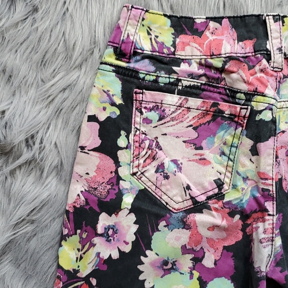 Floral Pattern Skinny Jeans - Picture 3 of 3